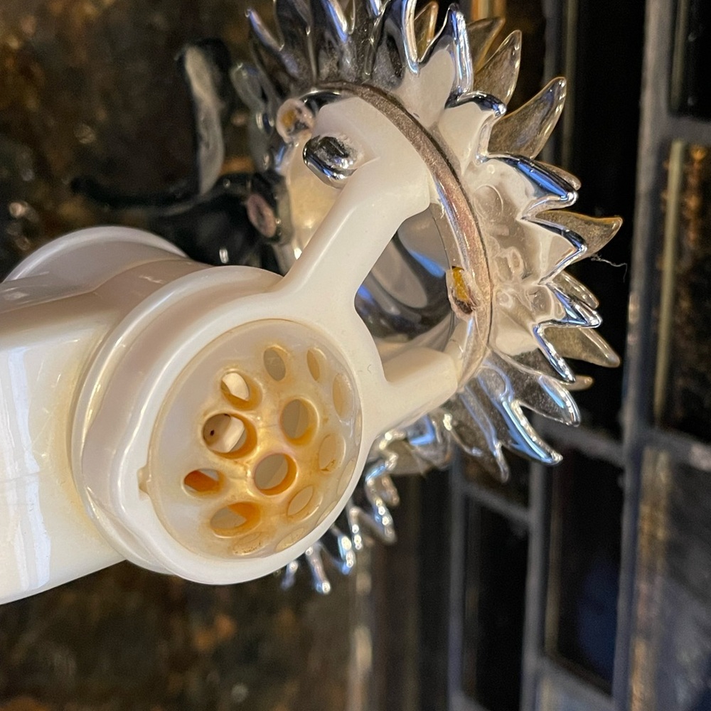 Bath & Body Works wall plug in.
Sunflowers 🌻 - Picture 5 of 6